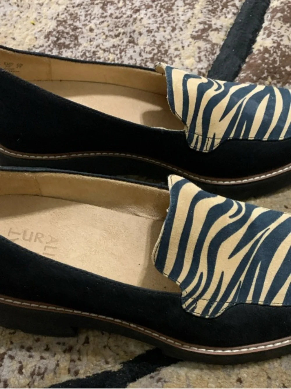 Women’s Naturalize fabric platform Loafers.  Black & Leopard size 10W